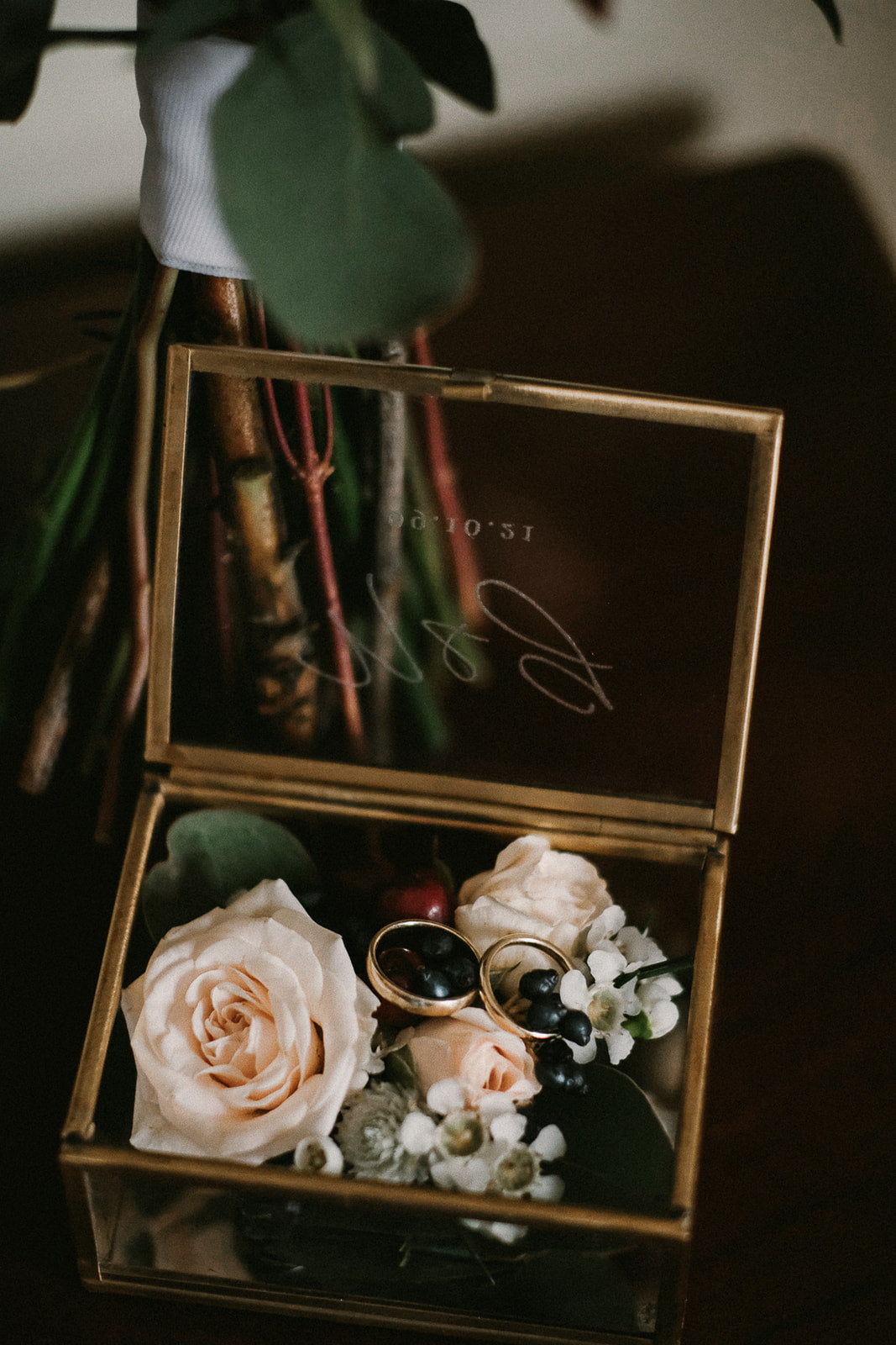 Rectangular glass ring holder box