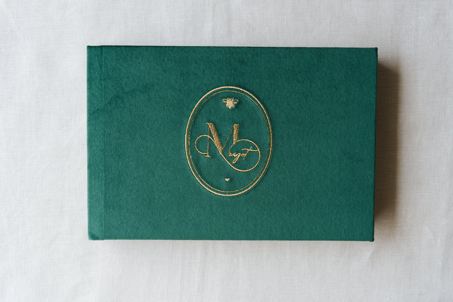 Livro de honra veludo verde com bordado dourado
