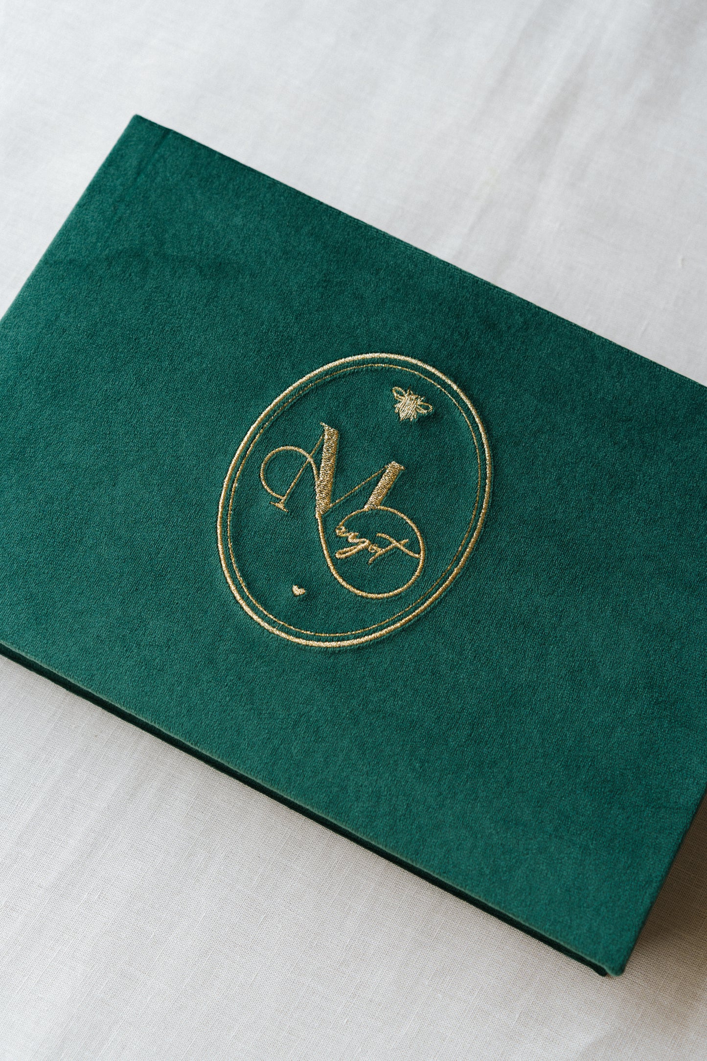 Livro de honra veludo verde com bordado dourado
