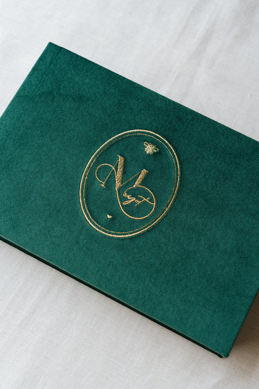 Livro de honra veludo verde com bordado dourado